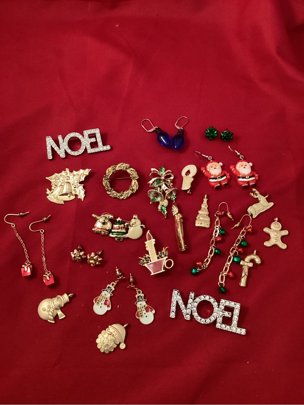 Multiples Christmas Brooches, Earrings and charms Lot